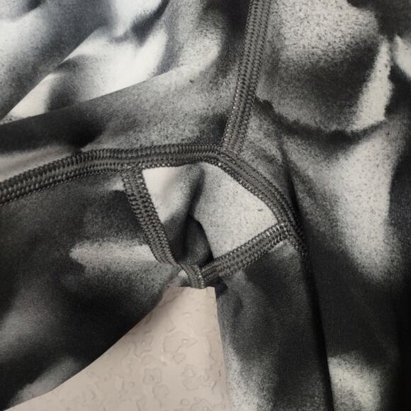 Lululemon Train Times 7/8 Pant 25" Blush Blossom Alpine White / Black Size 4 - Picture 12 of 16